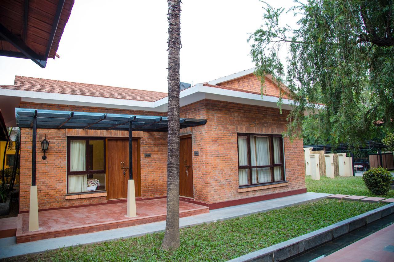 Miraaya Wellness And Golf Resort Chitwan Exterior foto