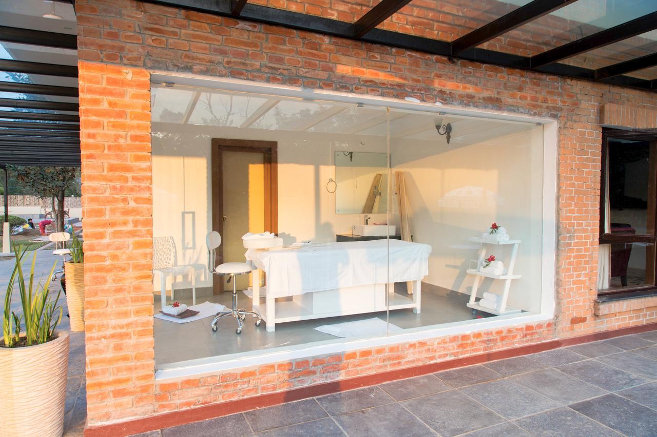 Miraaya Wellness And Golf Resort Chitwan Exterior foto