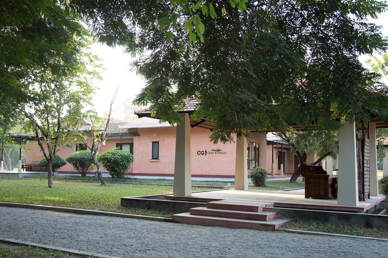 Miraaya Wellness And Golf Resort Chitwan Exterior foto