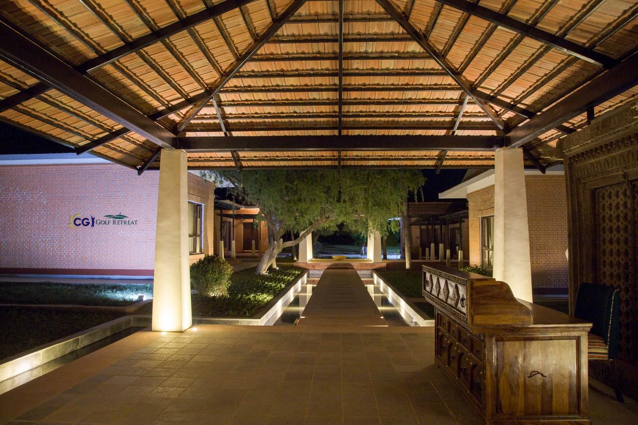 Miraaya Wellness And Golf Resort Chitwan Exterior foto