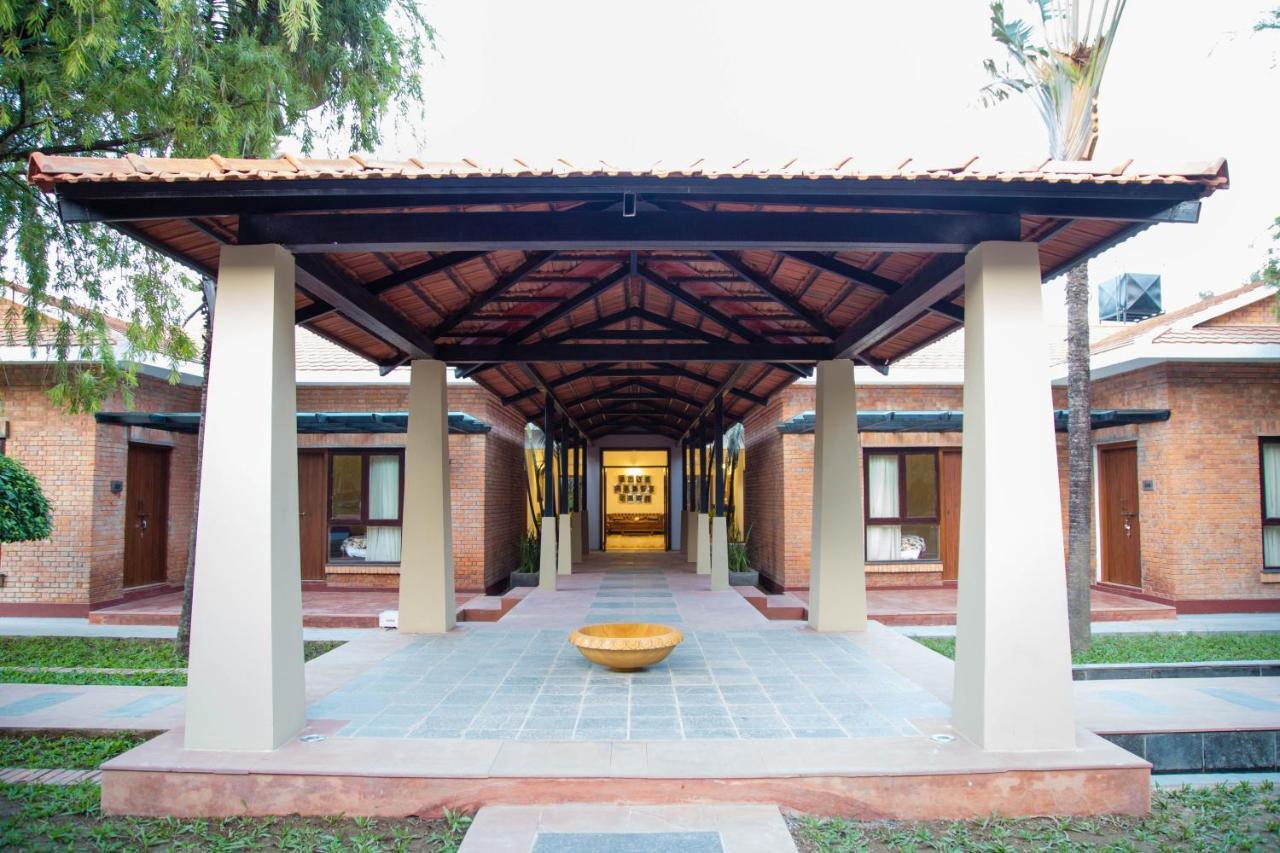 Miraaya Wellness And Golf Resort Chitwan Exterior foto