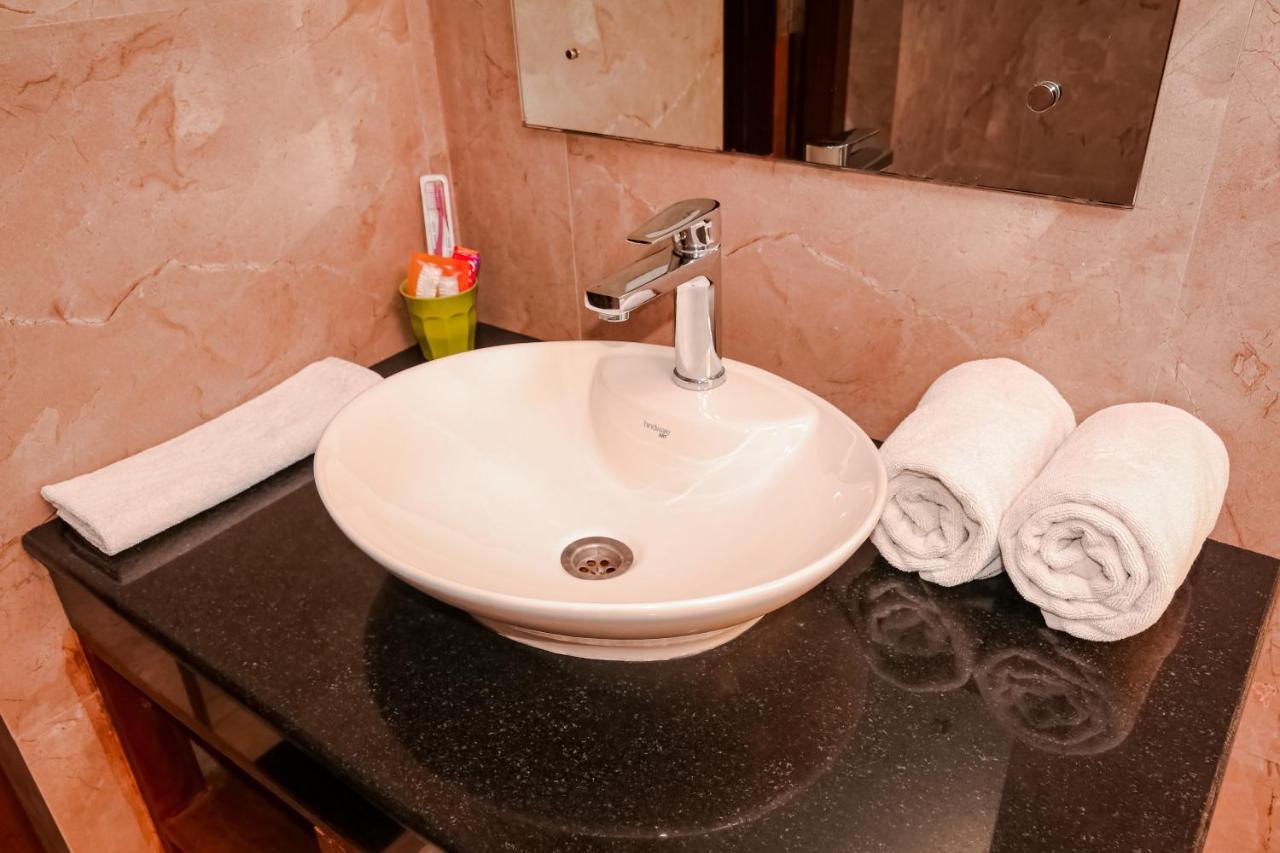 Miraaya Wellness And Golf Resort Chitwan Exterior foto